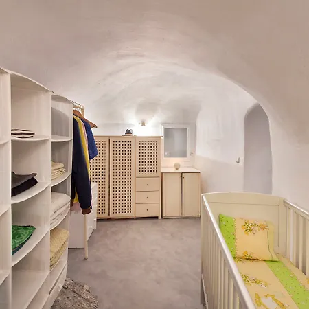 بيت للعطل White Cave Private Pýrgos